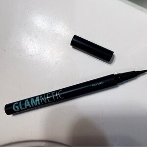 GLAMNETIC Magnetic felt tip Liquid Eyeliner Pen in Deep Space - Black